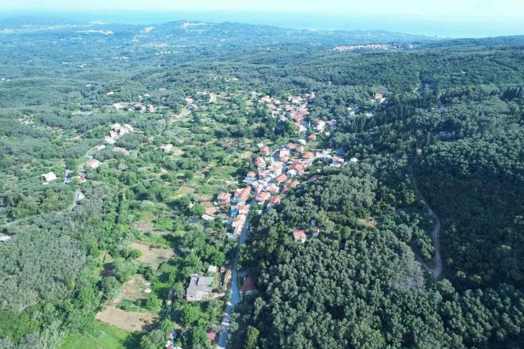 Pensjonat Harry'S Retreat Klimatia Zewnętrze zdjęcie