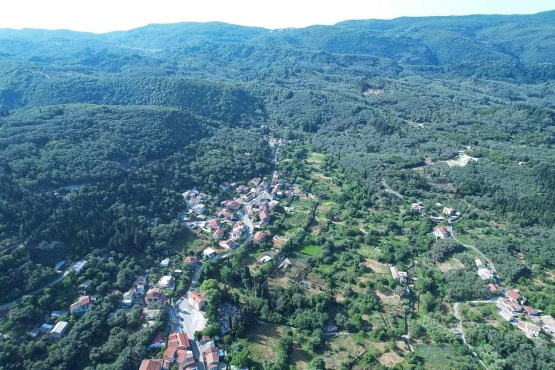 Pensjonat Harry'S Retreat Klimatia Zewnętrze zdjęcie