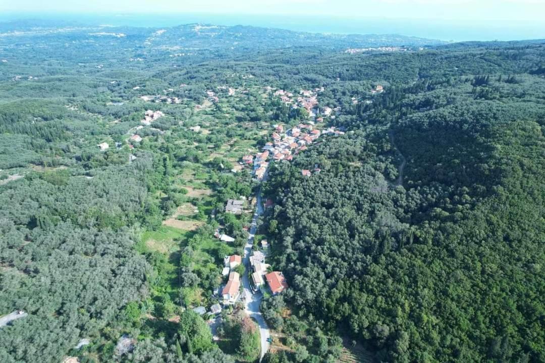 Pensjonat Harry'S Retreat Klimatia Zewnętrze zdjęcie