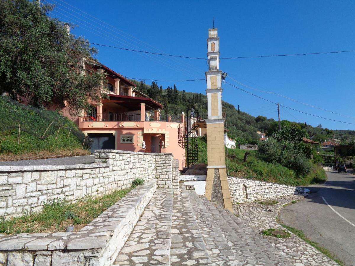 Pensjonat Harry'S Retreat Klimatia Zewnętrze zdjęcie