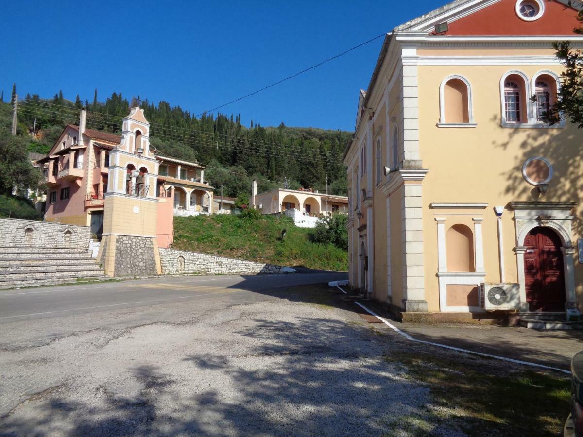 Pensjonat Harry'S Retreat Klimatia Zewnętrze zdjęcie